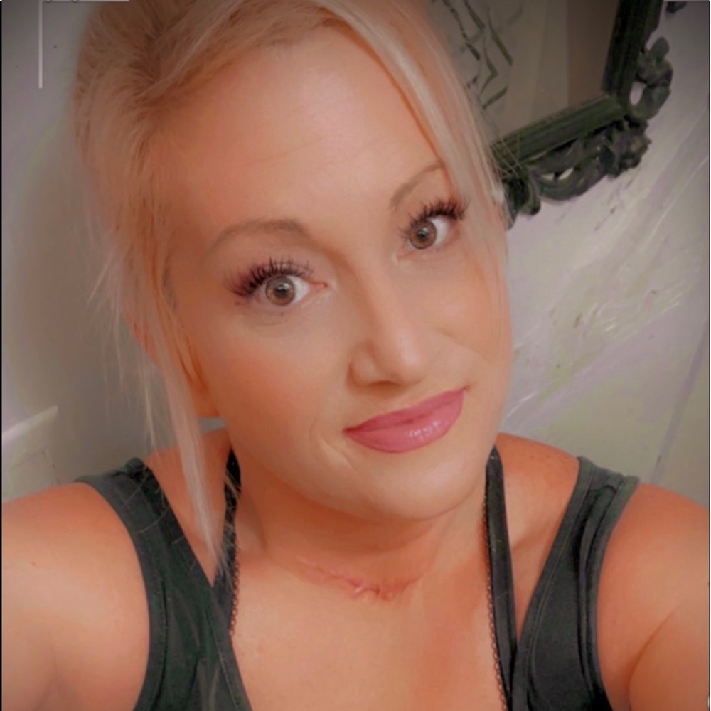 Meet your Posher, Lakin